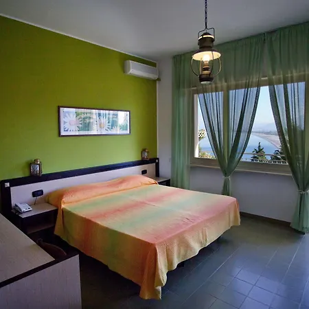 Guardacosta 4* Диаманте
