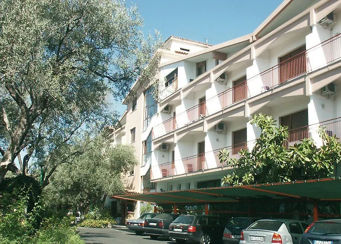 Guardacosta 4* Diamante